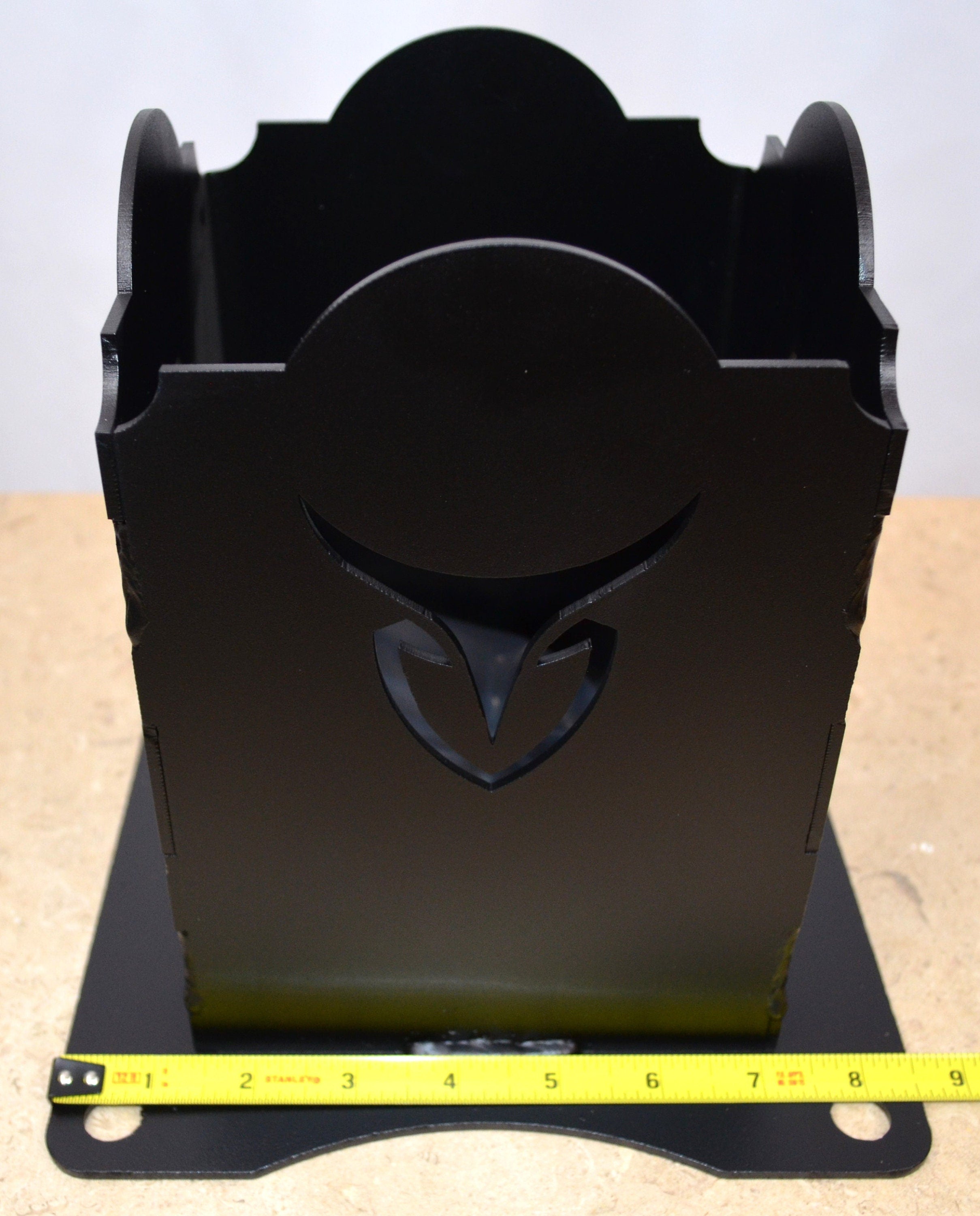 This anchor bracket features a sleek black design with distinct cutouts. Ideal for enhancing construction aesthetics.