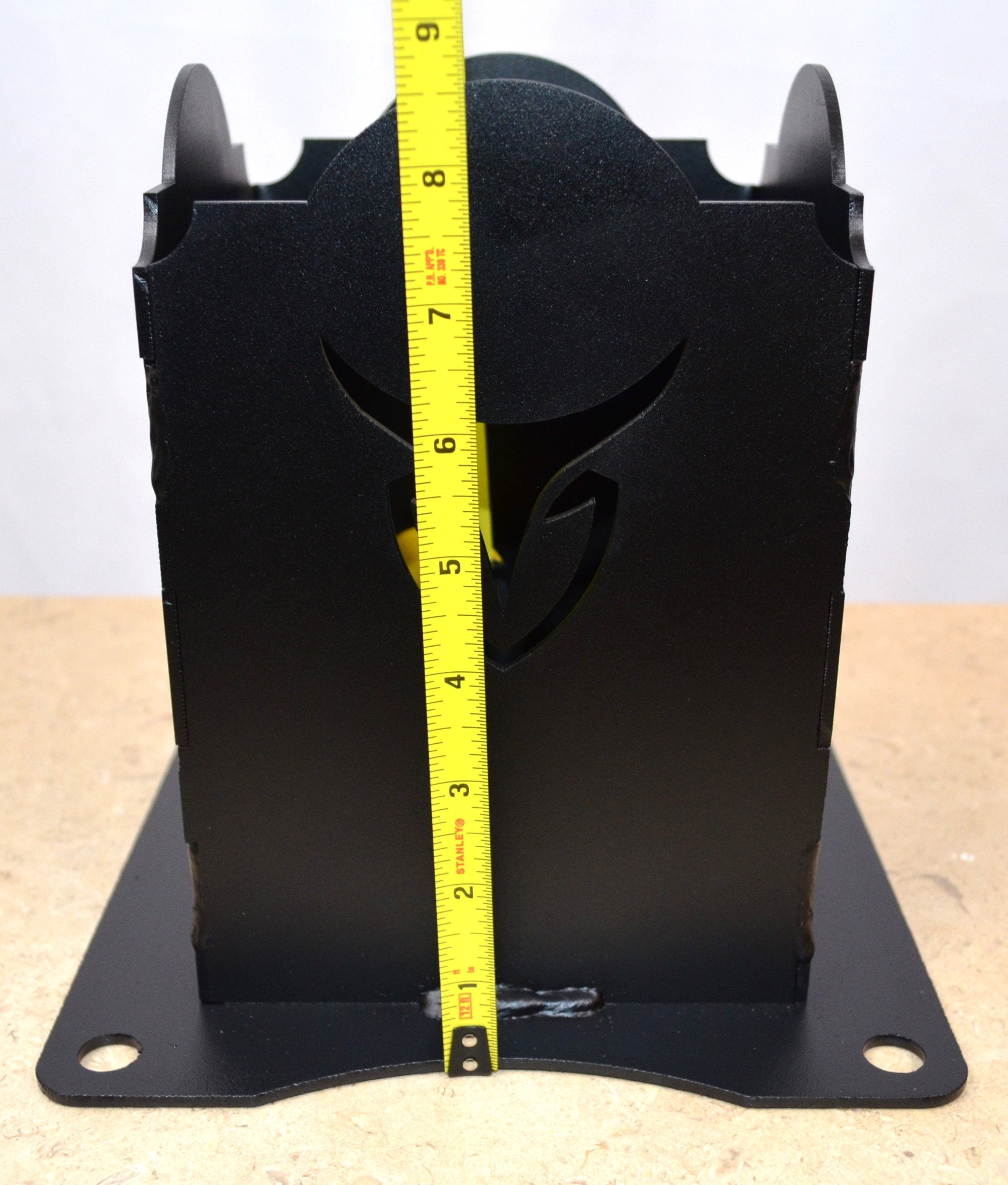 This anchor bracket features a sleek black design with distinct cutouts. Ideal for enhancing construction aesthetics.